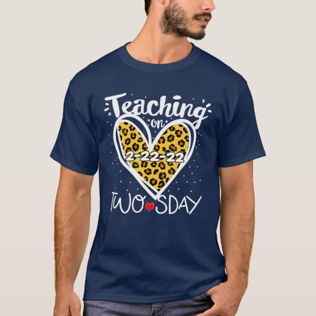 2. Klasse am 2./22/22 Februar T-Shirt (Vorderseite)