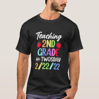 2. Klasse am 2./22/22 Februar T-Shirt