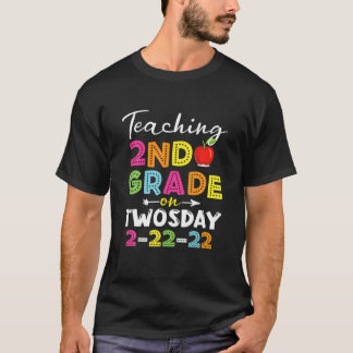 2. Klasse am 2./22/22 Februar T-Shirt