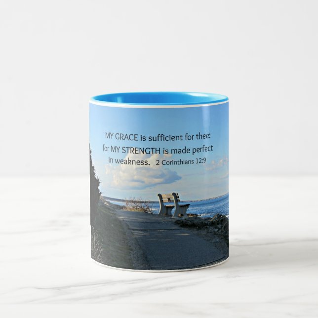 2 Korinther 12:9 Mein Gnade ist ausreichend ... Zweifarbige Tasse (Mittel)