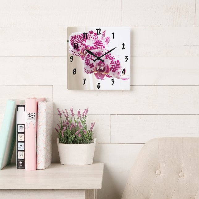 2 Lila Orchideenschreie, fertig geschüttelt Quadratische Wanduhr (Lesesaal)