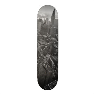 2. Mai 1961: Das Chrysler-Gebäude in New York Skateboard