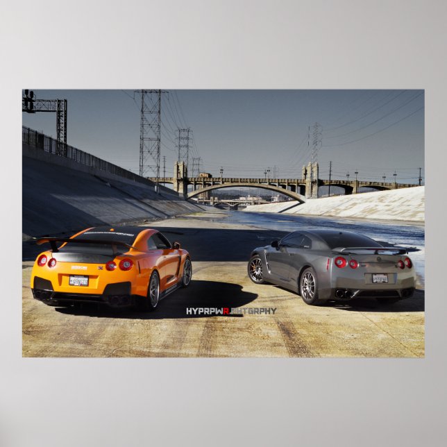 2 Nissan GT-R35 in Downtown Los Angeles Poster (Vorne)
