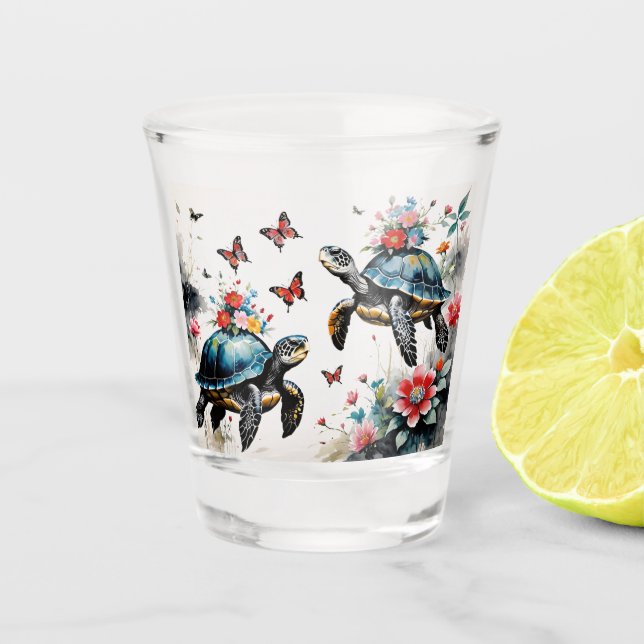 2 Schildkröten mit Blume und Schmetterlingen Schnapsglas (Vorderseite)