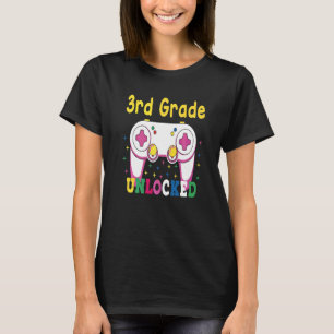 2. Stufe Erreichte 3. Klasse Unverriegelte Retro-F T-Shirt