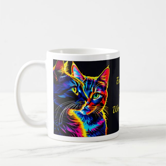 2 Tabby Katzen, künstlerische Pose, Rücklicht Kaffeetasse (Links)