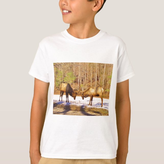 2~ zwei Bull Elk im Schnee T-Shirt (Vorderseite)