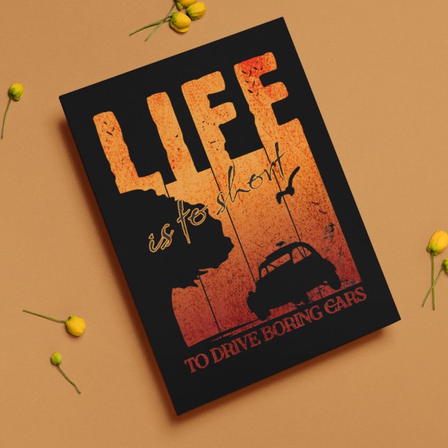 2CV Oldtimer Life ist kurz langweilig zu fahren Postkarte (2CV Postcard in Black with a Orange Sunset Background)