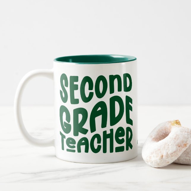 2nd Grade Teacher Green Text  Zweifarbige Tasse (Mit Donut)