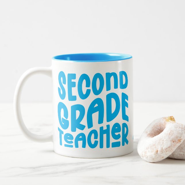 2nd Grade Teacher Light Blue Text  Zweifarbige Tasse (Mit Donut)