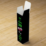 30 & darüber gewinnen, Weingläser Weinbox<br><div class="desc">Diese Weingeschenkbox enthält eine Grafik von zwei Gläsern Rotwein mit anpassbarem Text,  der lautet: John wird 30 und gewinnt darüber.Der Hintergrund ist schwarz. Ein perfektes Geschenk für den Weinliebhaber,  der einen Meilenstein feiert.</div>