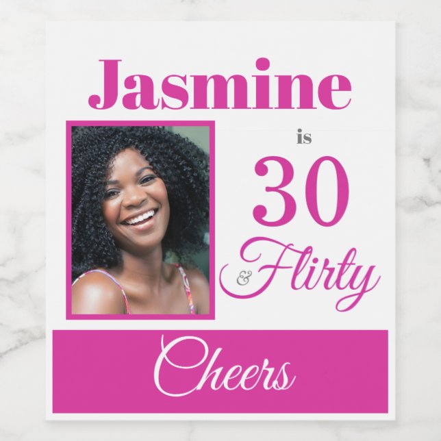 30 & Flirty Photo Étiquette de vin rose chaud (Étiquettes simples)