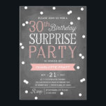 30. Geburtstag der Confetti-Überraschungs-Party Einladung<br><div class="desc">Dieser Chic und stilvolle 30. Geburtstags-Überraschungs-Party Einladung kennzeichnet ein elegantes Confettithema mit moderner Typografie; auf Tafel.  Für eine sogar denkwürdige Einladung wählen Sie eine gestempelschnittene Form,  ein strukturiertes Papier oder ein doppeltes starkes Papier vor.  Für ein kundengebundenes Geburtstagsjahr bitte schicken Mitteilung wir und wir Ihnen eine direkte Verbindung.</div>
