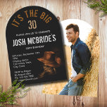 30. Geburtstag Foto Cowboy Hat Boots Maskuline Einladung<br><div class="desc">30. Geburtstag Foto Cowboy Hat Boots Maskuline Einladung enthält ein Paar schwarze Leder Cowboy Stiefel mit einem braunen Cowboy,  der über dem Oberteil drapiert. Fügen Sie Ihr Lieblings-Foto auf der Rückseite. Erstellt von Evco Studio www.zazzle.com/store/evcostudio</div>