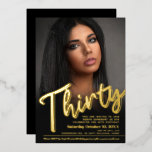 30. Geburtstag Foto-Skript Gold Folieneinladung<br><div class="desc">Dreißig fette Goldfolienskripte oder Ihre eigene Folienfarbe. Personalisieren Sie diese 30. Geburtstag Party Script Foto Geburtstagseinladung mit Ihren eigenen Geburtstagsparty Details und ein Foto Ihres Geburtstagsmädchens. Weitere Jahre und passende Artikel sind verfügbar. © Original Design von Sarah Trett für www.mylittleeden.com auf Zazzle.</div>