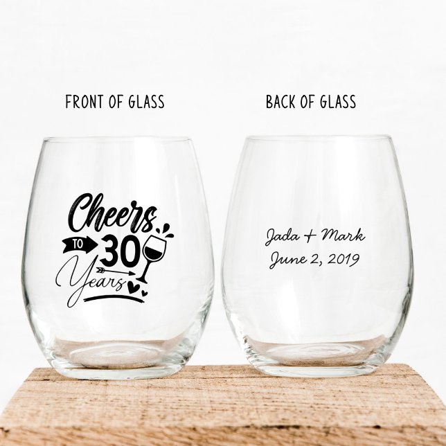 30. Hochzeitstag Elegante Feier Weinglas Ohne Stiel (stemless wine glass for 30th wedding anniversary that says cheers to 30 years customized with names)