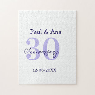 30. Jubiläum lila fett gedruckter Buchstabe Name e