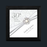 30. Pearl Jewel Wedding Anniversary Design Geschenkbox<br><div class="desc">30. Hochzeitstag Design Geschenkboxen. ⭐ Dieses Produkt ist zu 100% anpassbar. Grafiken und / oder Text können hinzugefügt, gelöscht, verschoben, verändert, verändert, gedreht, etc.. 99% meiner Designs in meinem Geschäft sind in Schichten gemacht. Dadurch können Sie die Größe und den Text leicht verändern und verschieben, sodass die Grafik und der...</div>