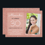 30. Sparkle Rose Gold Blush Pink Foto Einladung<br><div class="desc">30. Girl's Geburtstagsparty Elegante Imitate Sparkle und Glitzer Rose Gold oder Blush Pink Geburtstagseinladungen sind perfekt für eine Rose Gold oder Blush Pink Geburtstagsparty. Diese Foto- oder Bildeinladungen sind perfekt für eine Dame,  die 30 Geburtstage feiert. Sie können die Einladungskarte aktualisieren,  um Ihre eigenen Foto-,  Namen- und Geburtstagsdaten einzufügen.</div>