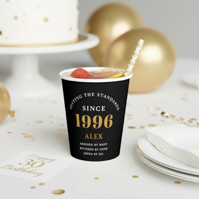 30th Birthday Name 1996 Black Gold Elegant Chic Pappbecher (1996 paper cup on a table with white and gold decoration.)