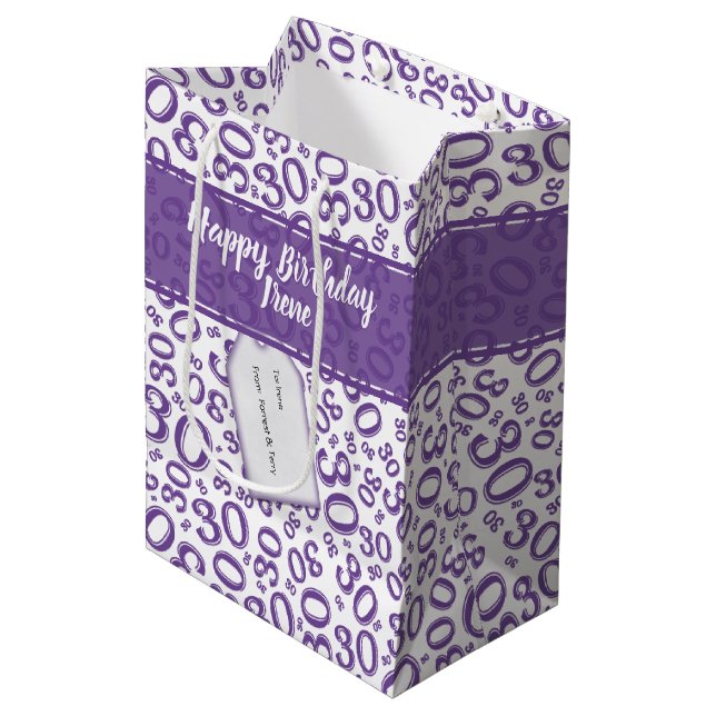 30th Birthday Random Number Pattern Purple/White Mittlere Geschenktüte (Vorderseite Schrägansicht)