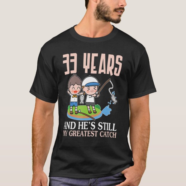 33 Years And He's Still My Greatest Catch Marry We T-Shirt (Vorderseite)