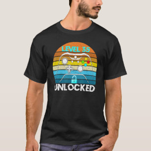 35. Geburtstag des ungesicherten Videospielers der T-Shirt