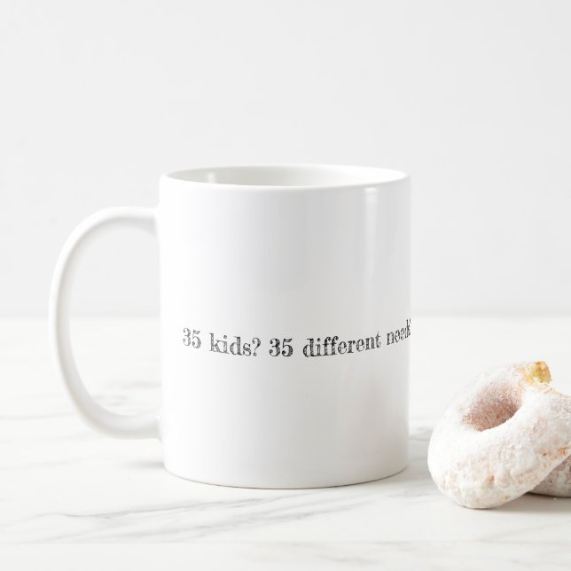 35 Kinder? 35 unterschiedlicher Bedarf? Sie haben Kaffeetasse (Mit Donut)