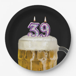 39. Geburtstagsbier auf schwarzem Papierplatte Pappteller