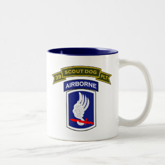 39. IPSD - im Flugzeug Bde 173d (Sept) Zweifarbige Tasse