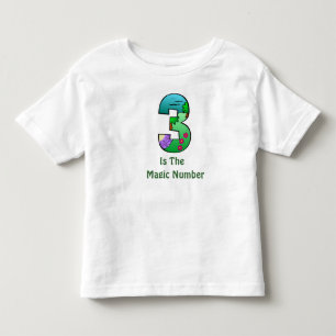 3 est le T-shirt d'enfants en bas âge de nombre