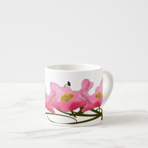 3 Farbenfrohe, blühende rosa Pflaumen in einer Rei Espressotasse