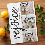 3 Foto Collage - Moderne frohe Weihnachtsfeier Geschirrtuch<br><div class="desc">Verwenden Sie drei Bilder und machen Sie ein einzigartiges und trendiges fröhliches Weihnachtsgrüßen mit einem schwarz-weißen Thema. Wenn Sie etwas bewegen möchten,  klicken Sie auf die Schaltfläche Anpassen,  um Änderungen vorzunehmen.</div>