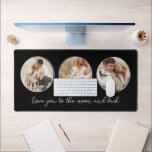 3 Foto Galerie Personalisiert Schreibtischunterlage<br><div class="desc">Steigen Sie mit unserer 3 Foto Gallery Personalisiert Desk Mat! Stellen Sie sich Ihren Schreibtisch mit gepflegten Erinnerungen und einer persönlichen Touch vor. Ideal für Arbeits- oder Studienräume, fügt es Ihrer Produktivität einen Hauch von Persönlichkeit hinzu. Entwerfen Sie noch heute Ihr eigenes und machen Sie Ihren Schreibtisch zu Ihrer eigenen...</div>