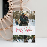3 FotoCollage Minimalistisch Modernes Weißes Rot Feiertagskarte<br><div class="desc">Vollständig anpassbare 3 Fotoplatte mit Platz für Foto und Text auf der Rückseite. Moderne Schriftart,  elegante Anordnung und Schneemuster auf der Rückseite.</div>