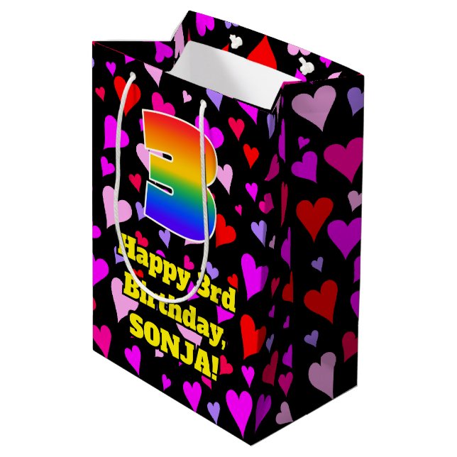 3. Geburtstag: Liebesherzen-Muster, Regenbogen # 3 Mittlere Geschenktüte (Rückseite Schrägansicht)