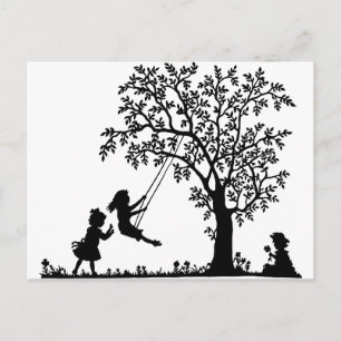 3 Girls, Swingon on Tree Swing & Picking Blume Postkarte