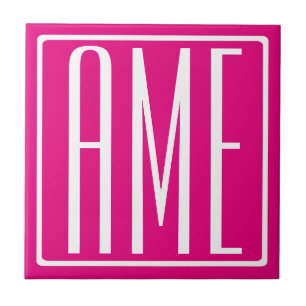 3 Initialen Monogramm Weiß auf Hot Pink Fliese