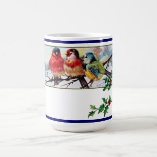 3 kleine Vögel, die auf einer Niederlassung sitzen Kaffeetasse