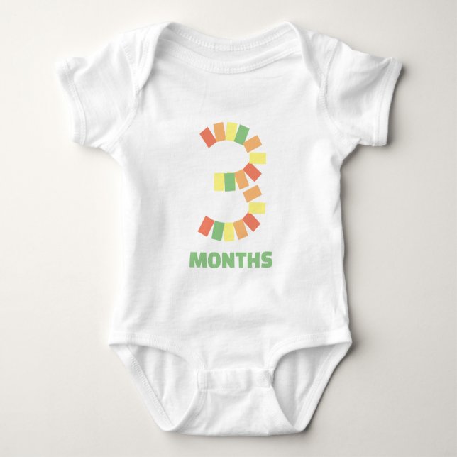 3 MONATE ALT BABY STRAMPLER (Vorderseite)