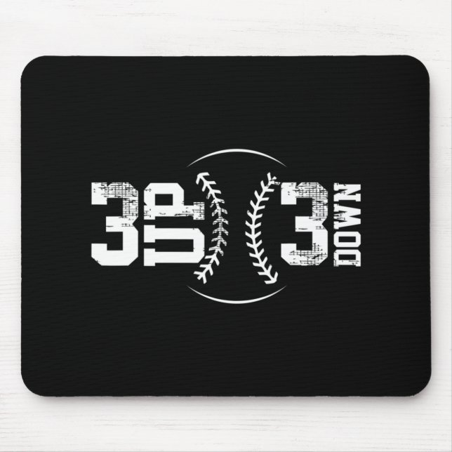 3 Nach oben 3 Nach unten Baseball Mousepad (Vorne)