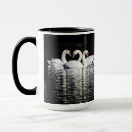 3 Schwäne und Reflektionen Tasse