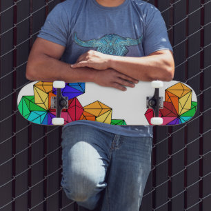 3D-Rainbow-Random-Cube-Dreiecke auf Weiß Skateboard