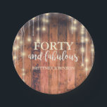 40 & Fabulous Rustic Holz String Light Geburtstag Pappteller<br><div class="desc">Rustikales Braunholz mit Streichholzpapier-Tellern. Bearbeiten Sie Schriftart und Farbe,  um sie weiter anzupassen.</div>