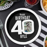 40. Foto Geburtstag schwarz-weiß Pappteller<br><div class="desc">Einfache Schwarz-Weiß-Teller zum 40. Geburtstag zum 40. Geburtstag. Passen Sie sich mit Ihrem eigenen Foto an. Ideal für ein besonderes 40. Geburtstagsfest. Weitere passende Artikel sind verfügbar. Design von Sarah Trett für www.mylittleeden.com</div>