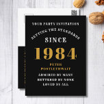 40. Geburtstag 1984 Schwarze Gold Einladung Postkarte<br><div class="desc">Elegantes Schwarz und Gold 40. Geburtstags Einladung - Erstellen Sie Ihr eigenes Personalisiertes Design. Die Bühne für eine bemerkenswerte Feier zu setzen beginnt mit der vollkommenen Einladung. Die elegante Schwarz-Gold-Einladung zum 40. Geburtstag ist die perfekte Wahl für dieses Meilenstein-Event. Schwarz gebadet für eine Touch von Eleganz und goldverziert für eine...</div>
