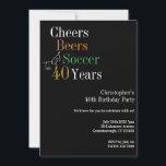 40. Geburtstag Fußball Cheers Beers Party Einladung<br><div class="desc">Das ist ein cooles und einfaches 40. Geburtstagsdesign mit einem Fußball, Beifall und Biermotiv. Es ist ein modernes, minimales Design, in klassischer Schwarz-Gold-Typografie mit Pop in Orange und Grün. Ideal für ein cooles und unterhaltsames Party, Fußball und Bierthema. Es hat die Meldung "Cheers, Biere and Soccer to 40 Years" und...</div>