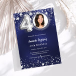 40. Geburtstag navy blauen Sterne Foto Luxus Einladung<br><div class="desc">Ein modernes,  stilvolles Foto für ein 40. Party. Ein marineblauer blauer Hintergrund mit Sternen. Die blaue Farbe ist ungleichmäßig. Personalisieren Sie Ihre Foto- und Party-Daten und fügen Sie diese hinzu.</div>