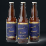 40. Geburtstag Party Dunkelmarineblau Goldjubeln Bierflaschenetikett<br><div class="desc">Ein 40. Geburtstag Party für ihn,  Junge,  Typ in dunkelblau,  marineblau Hintergrund. Die blaue Farbe ist ungleichmäßig. Mit einem goldenen Rahmen und goldenen Konfetti-Imitat sprinkle,  goldfarbene Buchstaben. Text: Beifall! Personalisieren und fügen Sie einen Namen und Alter 40,  goldene Buchstaben. Der Name ist mit einem modernen handgeschriebenen Stilskript geschrieben.</div>
