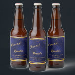 40. Geburtstag Party Dunkelmarineblau Goldjubeln Bierflaschenetikett<br><div class="desc">Ein 40. Geburtstag Party für ihn,  Junge,  Typ in dunkelblau,  marineblau Hintergrund. Die blaue Farbe ist ungleichmäßig. Mit einem goldenen Rahmen und goldenen Konfetti-Imitat sprinkle,  goldfarbene Buchstaben. Text: Beifall! Personalisieren und fügen Sie einen Namen und Alter 40,  goldene Buchstaben. Der Name ist mit einem modernen handgeschriebenen Stilskript geschrieben.</div>